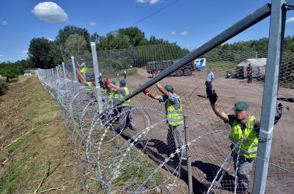 Maďarská policie našla 38 migrantů ukrytých v nákladním vlaku. (Ilustrační foto)