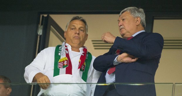 Luxusní cesty za fotbalem platil premiérovi podnikatel? Na Orbána chystá opozice žalobu