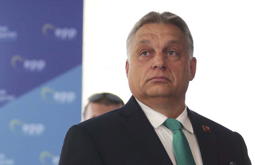 Proti Viktorovi Orbánovi protestují i odbory, uvažují o stávce