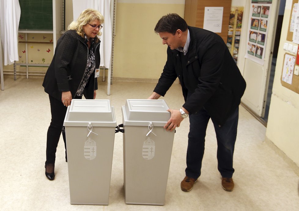 V Maďarsku začaly parlamentní volby. Favoritem je současný premiér Viktor Orbán a jeho strana Fidesz