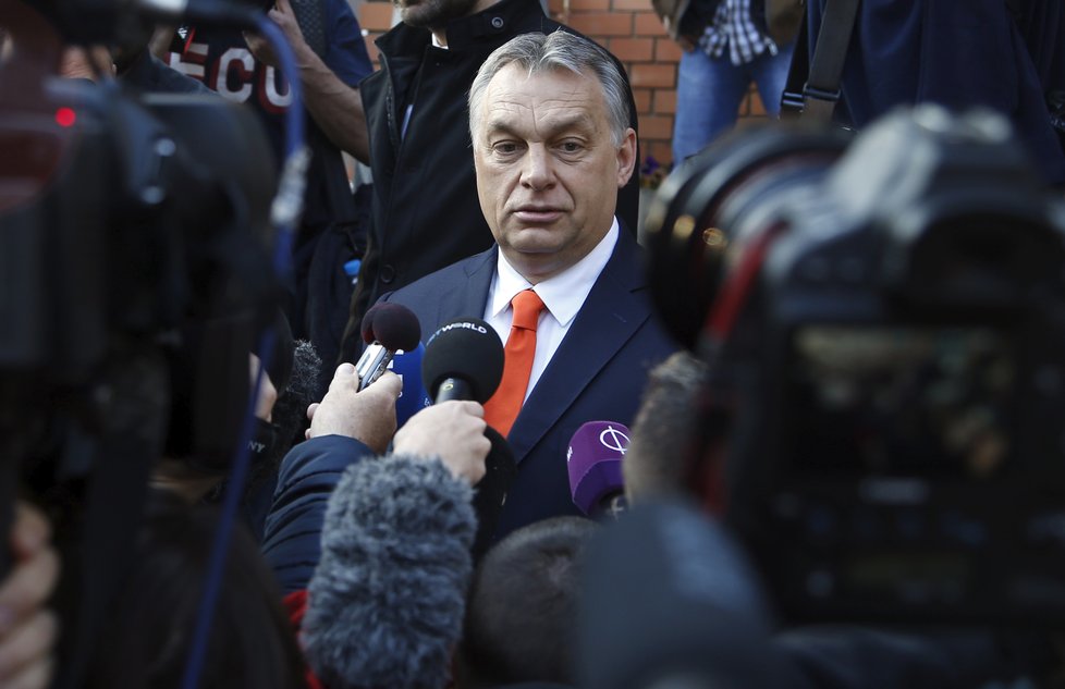 Premiér Viktor Orbán je v Maďarsku oblíbený. Jeho strana Fidesz se stala v nedávných sněmovních volbách jasným favoritem.