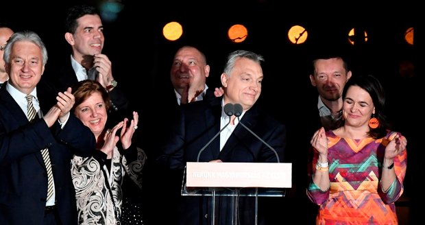 Kritik migrantů a Sorose slaví drtivé vítězství.  Orbán má ústavní většinu