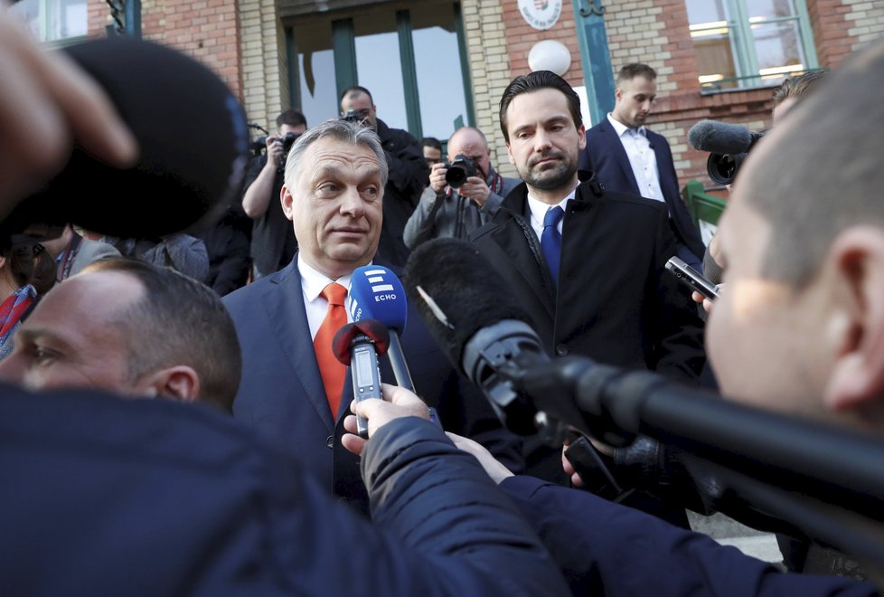 Viktor Orbán, současný premiér a lídr strany Fidesz, je favoritem voleb.