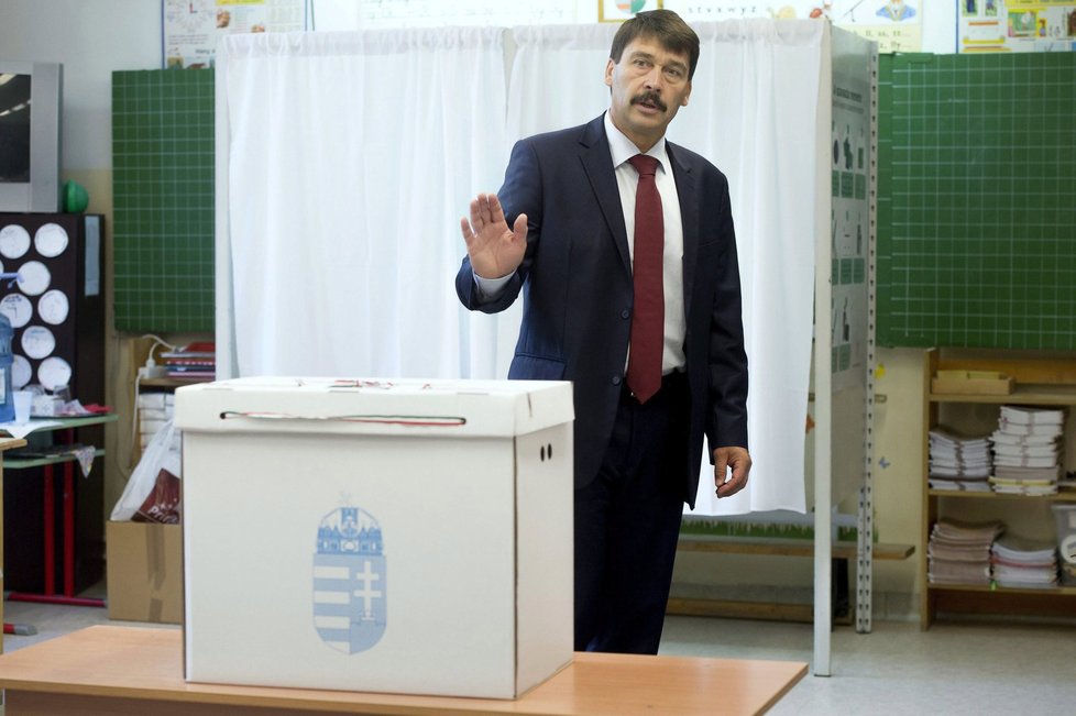 Také maďarský prezident hlasoval.