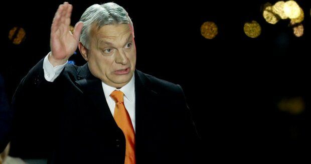 Orbán se prohlásil za vítěze voleb. Obul se do Zelenského a Bruselu. Gratuloval mu už i Zeman
