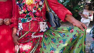 Pouť do Csatky na severu Maďarska je druhé největší setkání olašských Romů v Evropě Pouť do Csatky na severu Maďarska je druhé největší setkání olašských Romů v Evropě