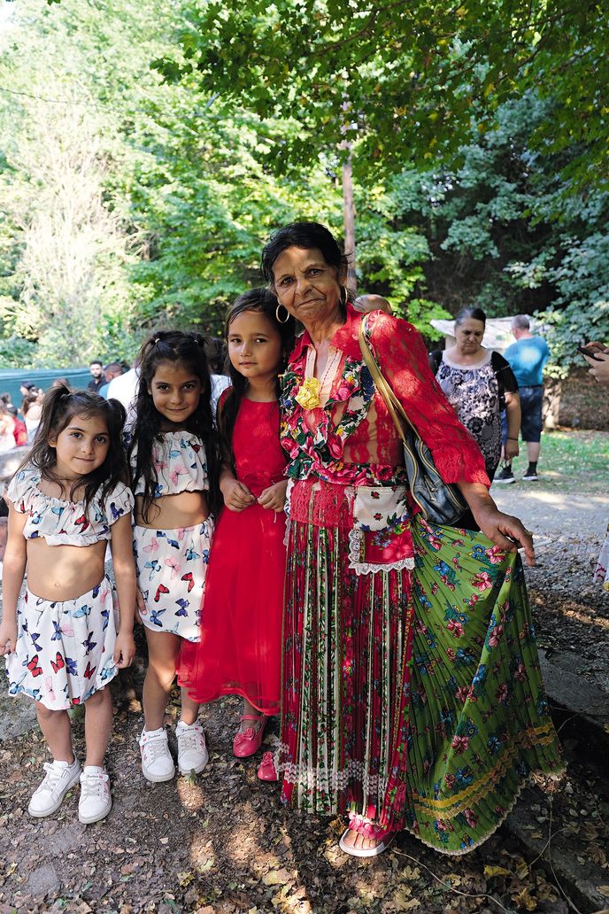 Pouť má pro Romy zásadní náboženský a společenský význam Pouť má pro Romy zásadní náboženský a společenský význam