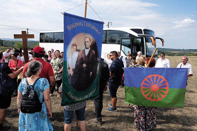 „Poutě, to není nic exotického, ale něco z minulosti. Něco, co tu vždy bylo,“ popisuje antropolog István Povedák „Poutě, to není nic exotického, ale něco z minulosti. Něco, co tu vždy bylo,“ popisuje antropolog István Povedák