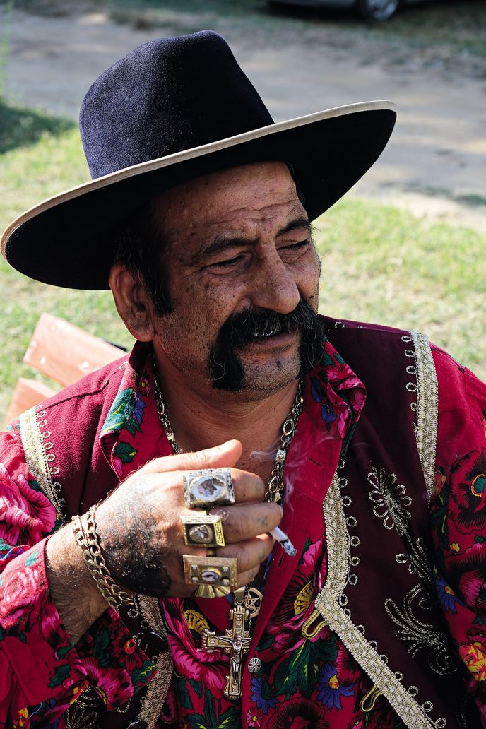 Věštec Zoltán Sztojka je nepřehlédnutelnou autoritou maďarské olašské komunity Věštec Zoltán Sztojka je nepřehlédnutelnou autoritou maďarské olašské komunity