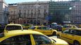 Maďarští taxikáři na protest proti Uberu opakovaně zablokovali centrum Budapešti