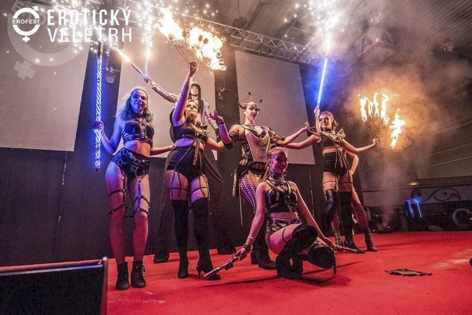 Vystoupení s BoomCats to je moje nová skupina, jen holky a fireshow