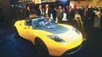 Made in USA. Ve Frankfurtuse připomněl i supersportovníelektromobil Tesla Roadster,který zrychluje z 0-100 km/hza 4 sekundy