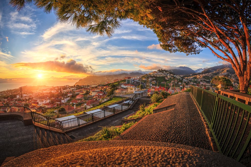 Madeira: portugalský šperk na dosah ruky, kde jaro a nejkrásnější zážitky nikdy nekončí.