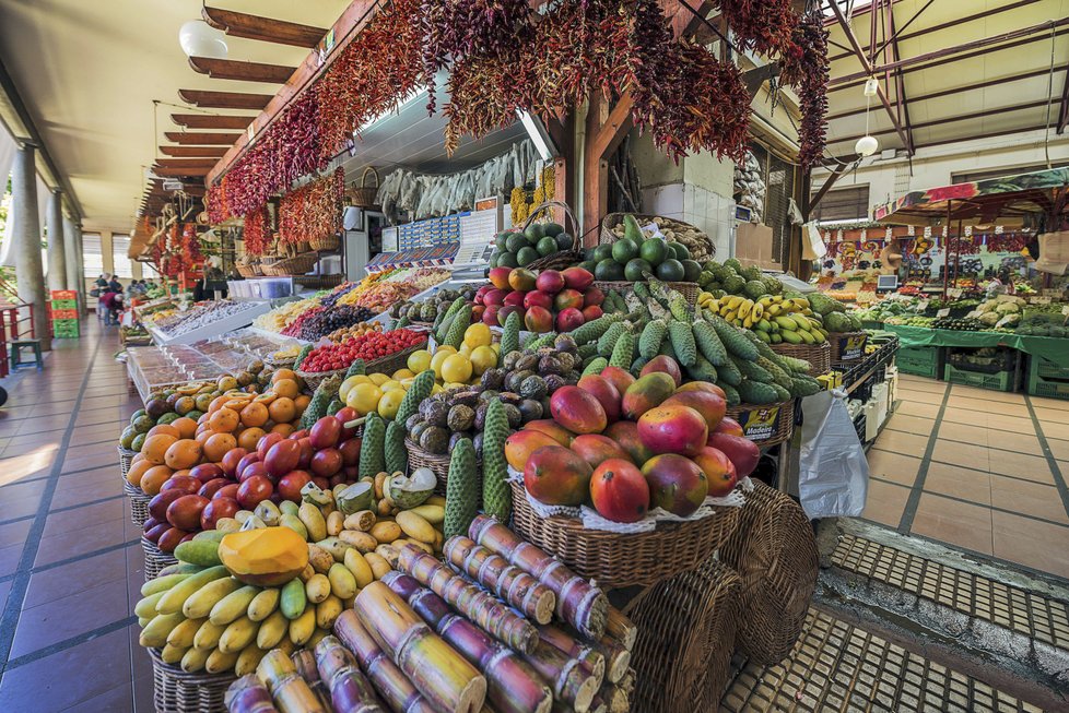 Trh se nachází v centru města Funchal. &#34;Mercado dos Lavradores&#34; je místo plné barev, vůní, chutí a tradic.