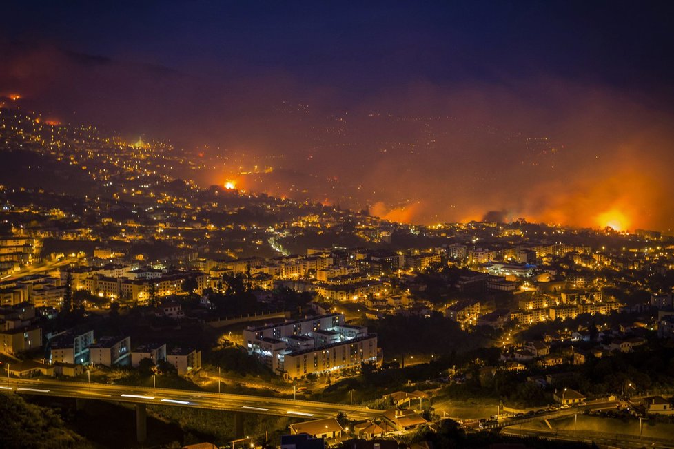 Loni zasáhly Madeiru lesní požáry.