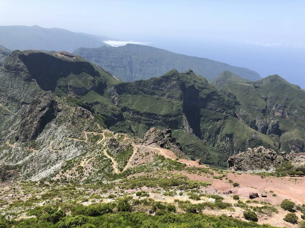 Cesta na nejvyšší hory Madeiry Pico Ruivo.