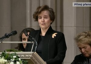 Na pohřbu Madeleine Albrightové vystoupily i její dcery. Přineslo to řadu emotivních momentů (27.4.2022)