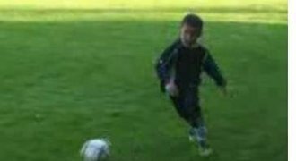 VIDEO: Zázračné fotbalové dítě