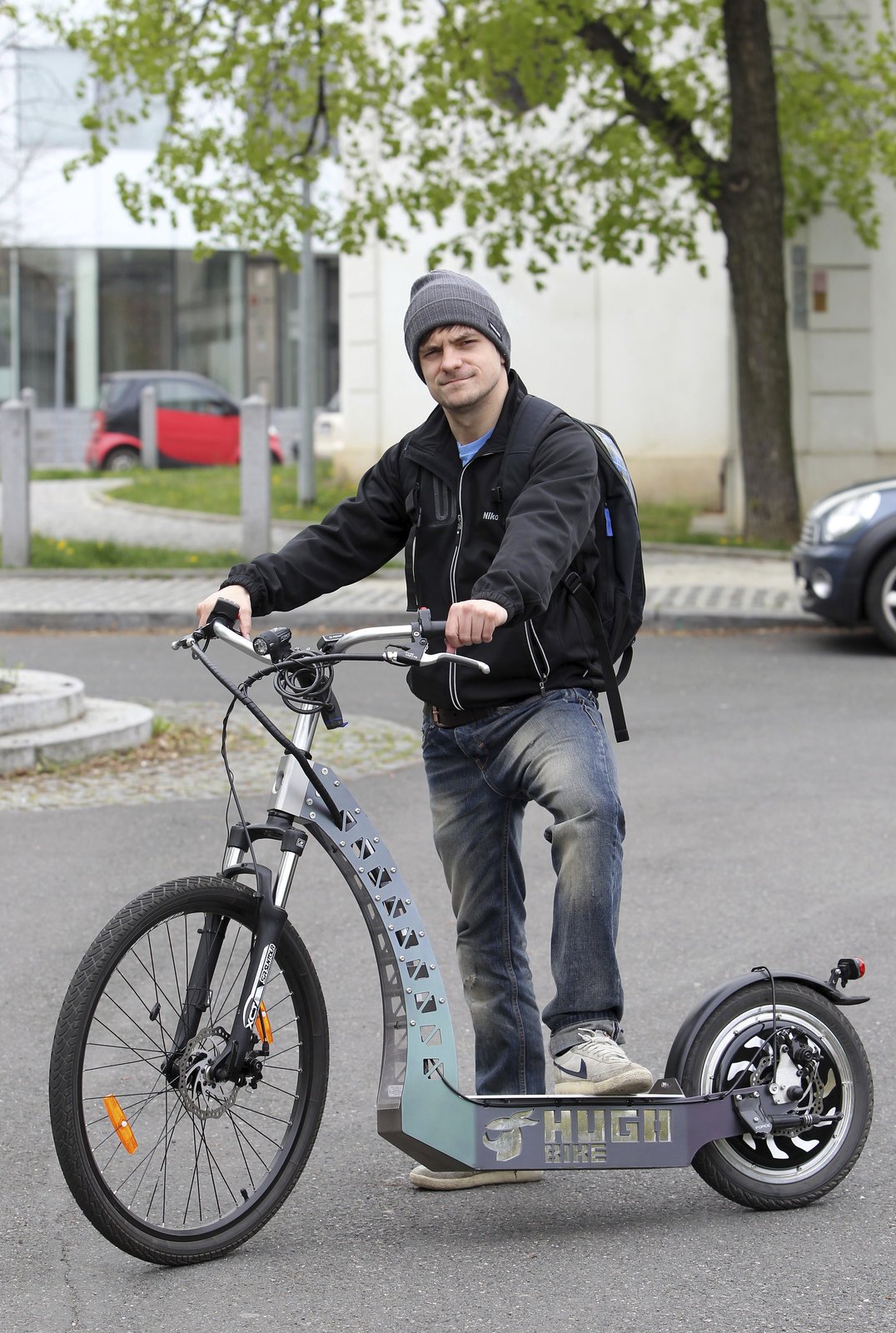 Koloběžku brzy vymění za pronajaté auto.