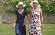 Oboje šaty jsou z 50. let minulého století, modré z balonového a květované z viskózového hedvábí, sukně jsou hodně široké.