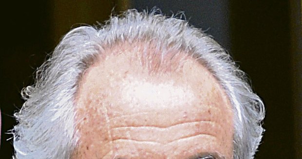 Bernie Madoff už sedí v kriminále