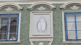 Krumlovská madona v podání Romana Týce. Umělec použil na její vytvoření obyčejné pletivo.