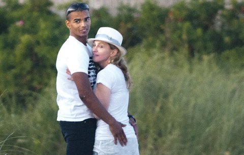 Madonnin dárek k 53. narozeninám: Ulovila zajíčka!