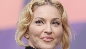 Madonna v Londýně děsila fanoušky obličejem napíchaným botoxem.