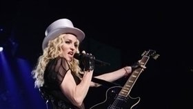 Madonna to dnes večer s Justinem a Britney pořádně rozjede!