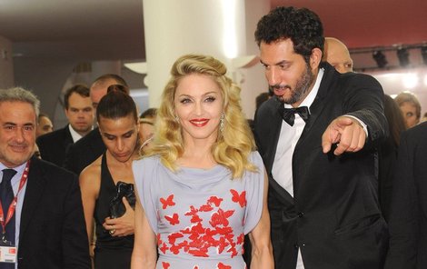 Madonna i s přibývajícími lety vypadá úchvatně. A lichotil jí i herec z jejího fifi lmu James D‘Arcy.