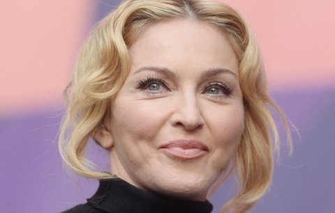 Madonna a její botox! Strčila hlavu do vosího hnízda?