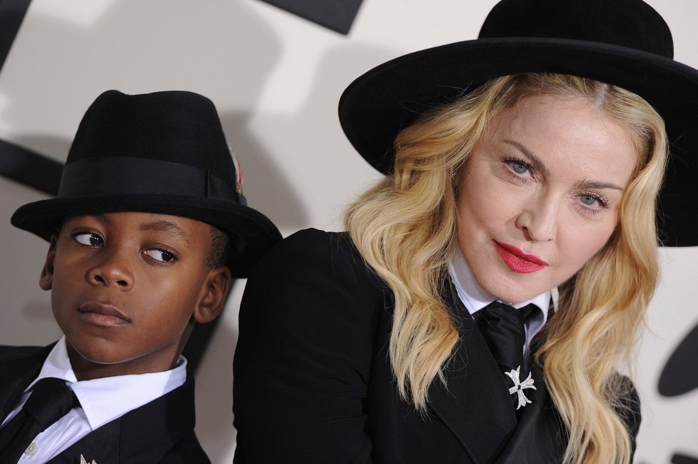 Syn David dělal Madonně doprovod na udílení cen Grammy.