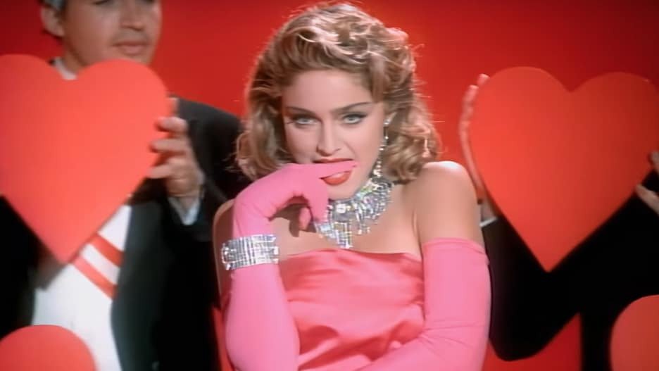 Madonna v klipu k písni Material Girl jako Marilyn Monroe