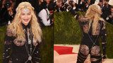 Nový šokující model královny popu: Madonna ukázala prsa i zadek