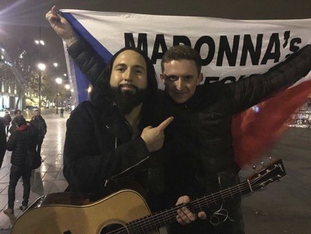 Fanoušek Madonny Libor Kříž s Madoninným kytaristou