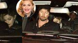 Madonna je v Praze! Dorazila i s adoptovanou dcerkou a psem Olgou 