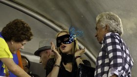 Mezi slavnými návštěvníky brazilského karnevalu byla letos i Madonna