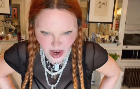 Tohle už je opravdu moc! Vulgární nahota a vzhled mimozemšťana. Madonna klesá na dno