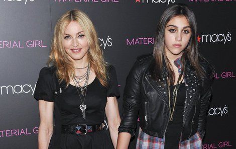 Madonna s Lourdes Leon (20). Má ji ze vztahu s kubánským hercem Carlosem Leonem (50).