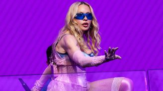 Šimon po 3 letech abstinence opilý, Madonna seřvala fanoušky a Praha má problém Šimon po 3 letech abstinence opilý, Madonna seřvala fanoušky a Praha má problém