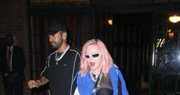 Madonna před hotelem The Bowery Hotel v New Yorku