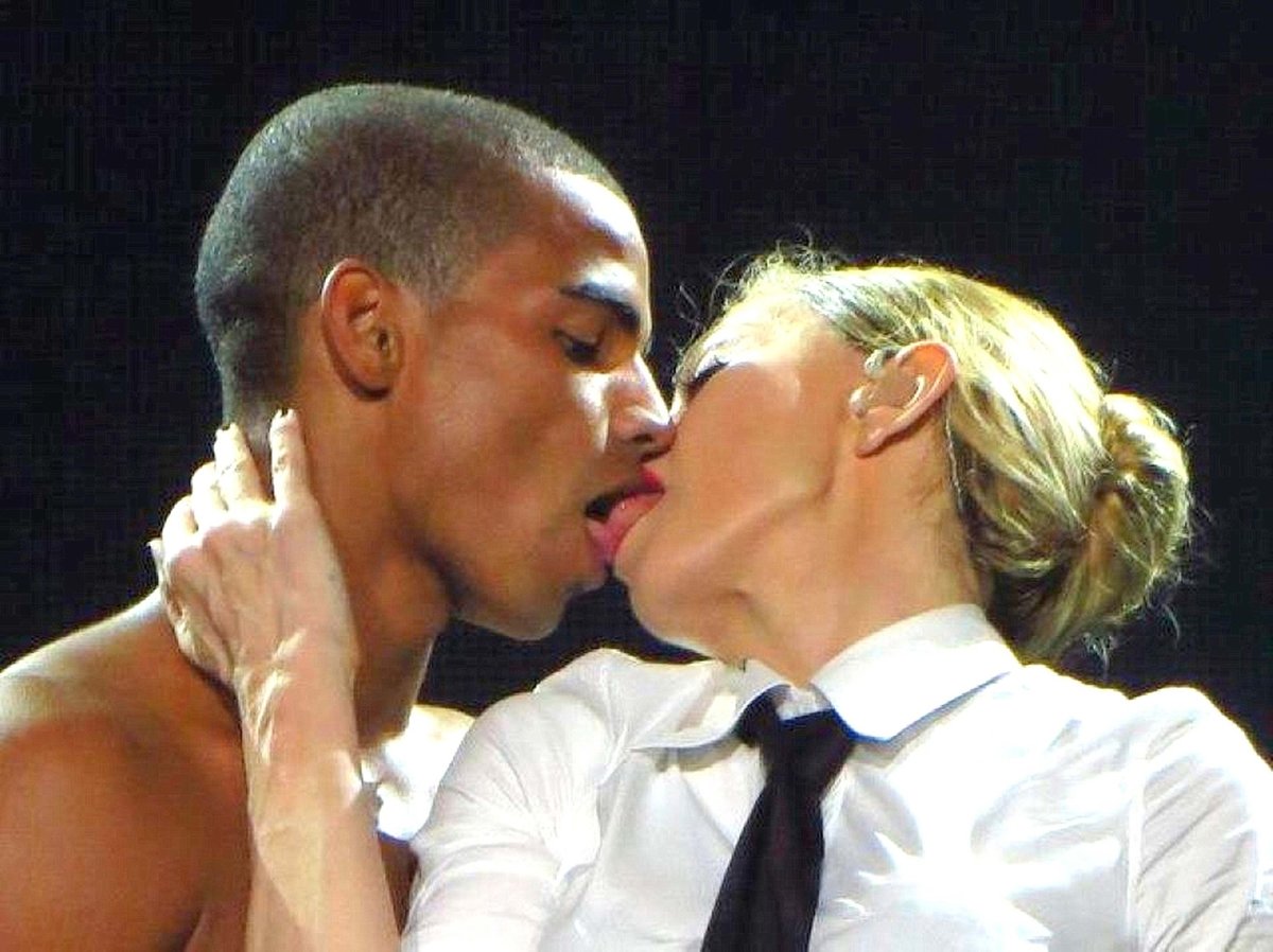 Madonna při líbání nezapomněla na jazyk.