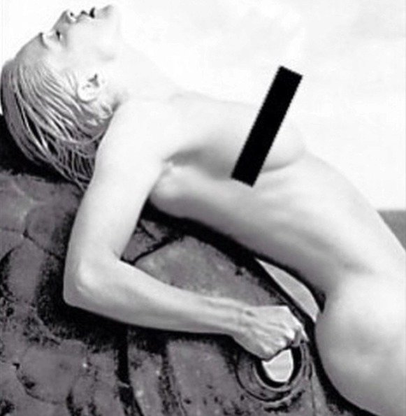 Madonna si na Instagramu postěžovala, proč je normální přidávat fotky, na které si ženy fotí pozadí, a ty s odhalenými prsy jsou pořád tabu.