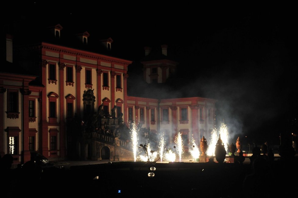 Madonna oslavila na Trojském zámku narozeniny syna Rocca ohňostrojem.