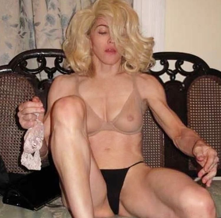 Madonna zveřejnila na svém profilu hodně provokativní fotku