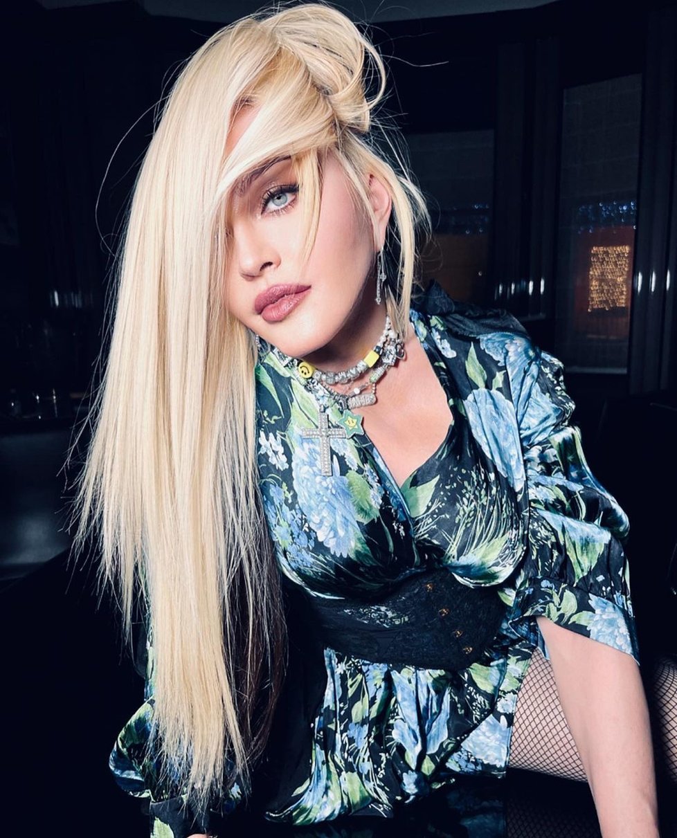 Madonna se snaží přesvědčit svět, že vrásky v jejím světě neexistují.