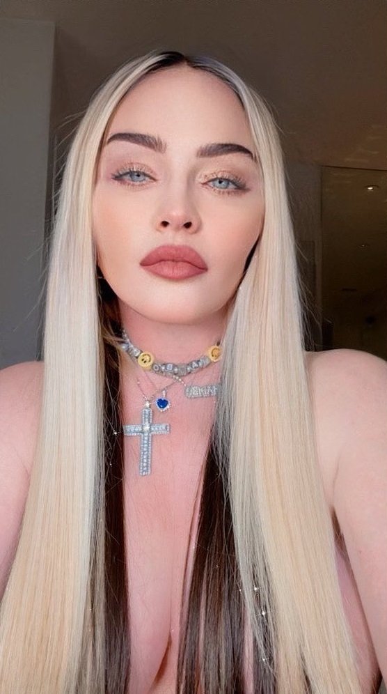 Madonna odhalila ňadra i filtry upravenou tvář