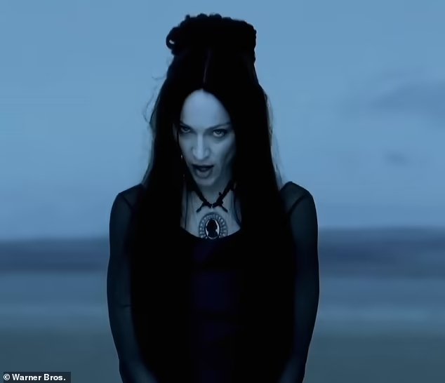 Madonna v klipu Frozen