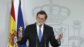Tisková konference v Madridu, na které španělský premiér Mariano Rajoy vyzval Katalánce k dialogu.