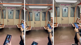 Šokující scéna v metru: Voda při prudké bouřce začala plnit vagon! Přes střechu se valil vodopád